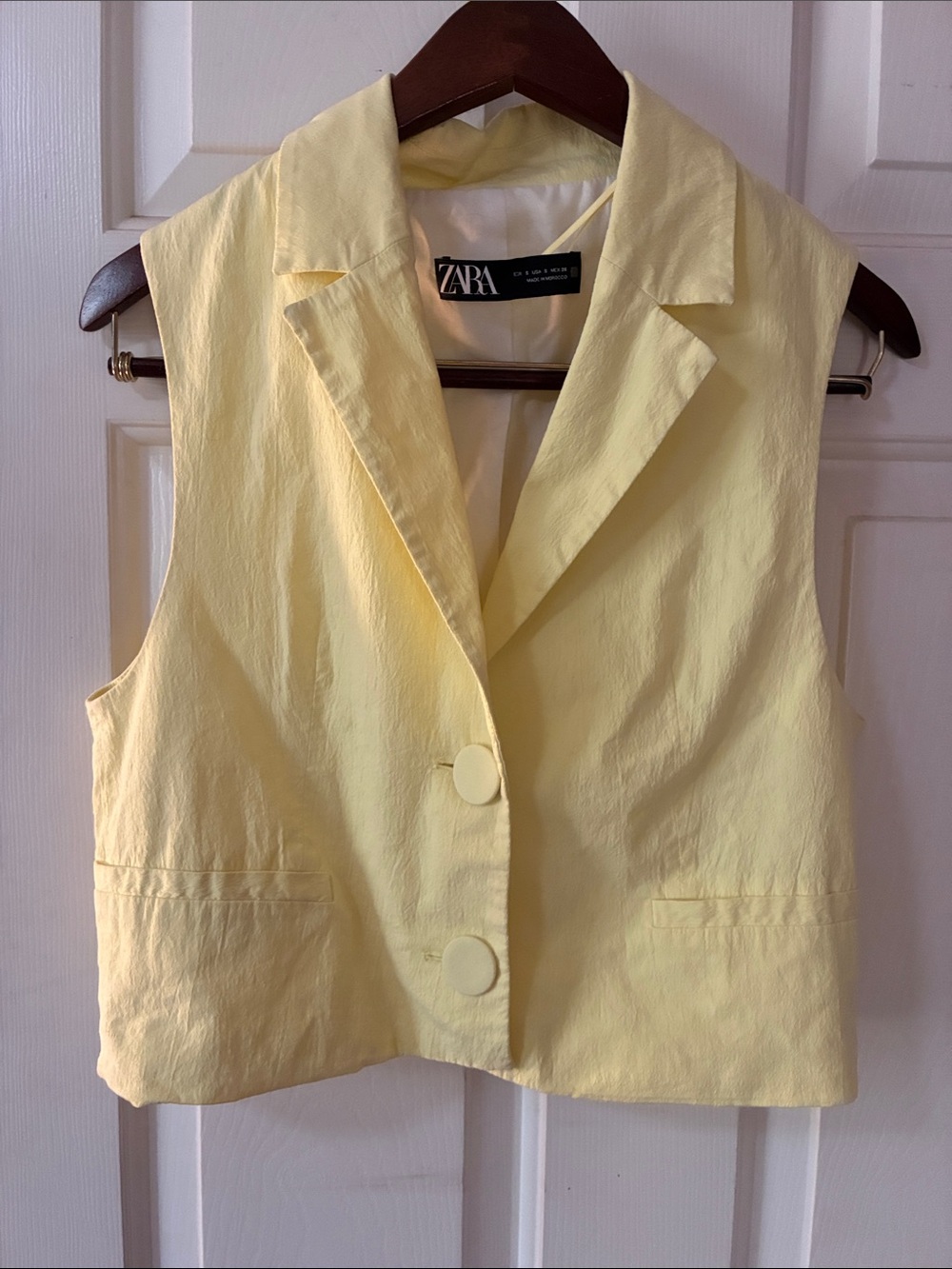 ZARA SLEEVELESS VEST